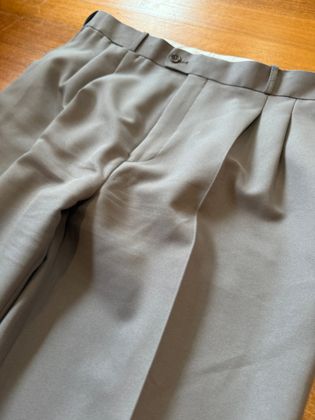 Pleated pants