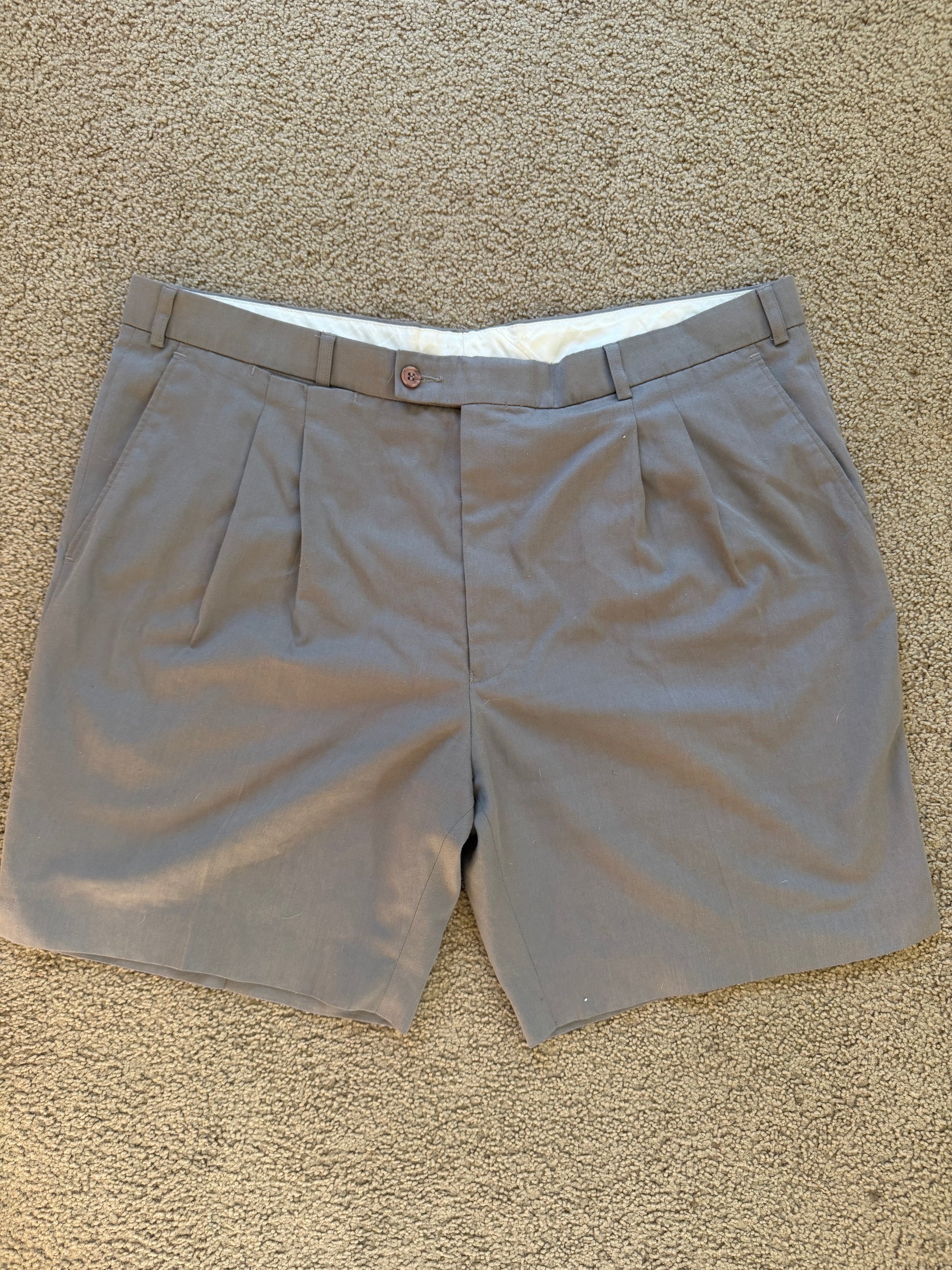 Vintage Pleated Shorts 38